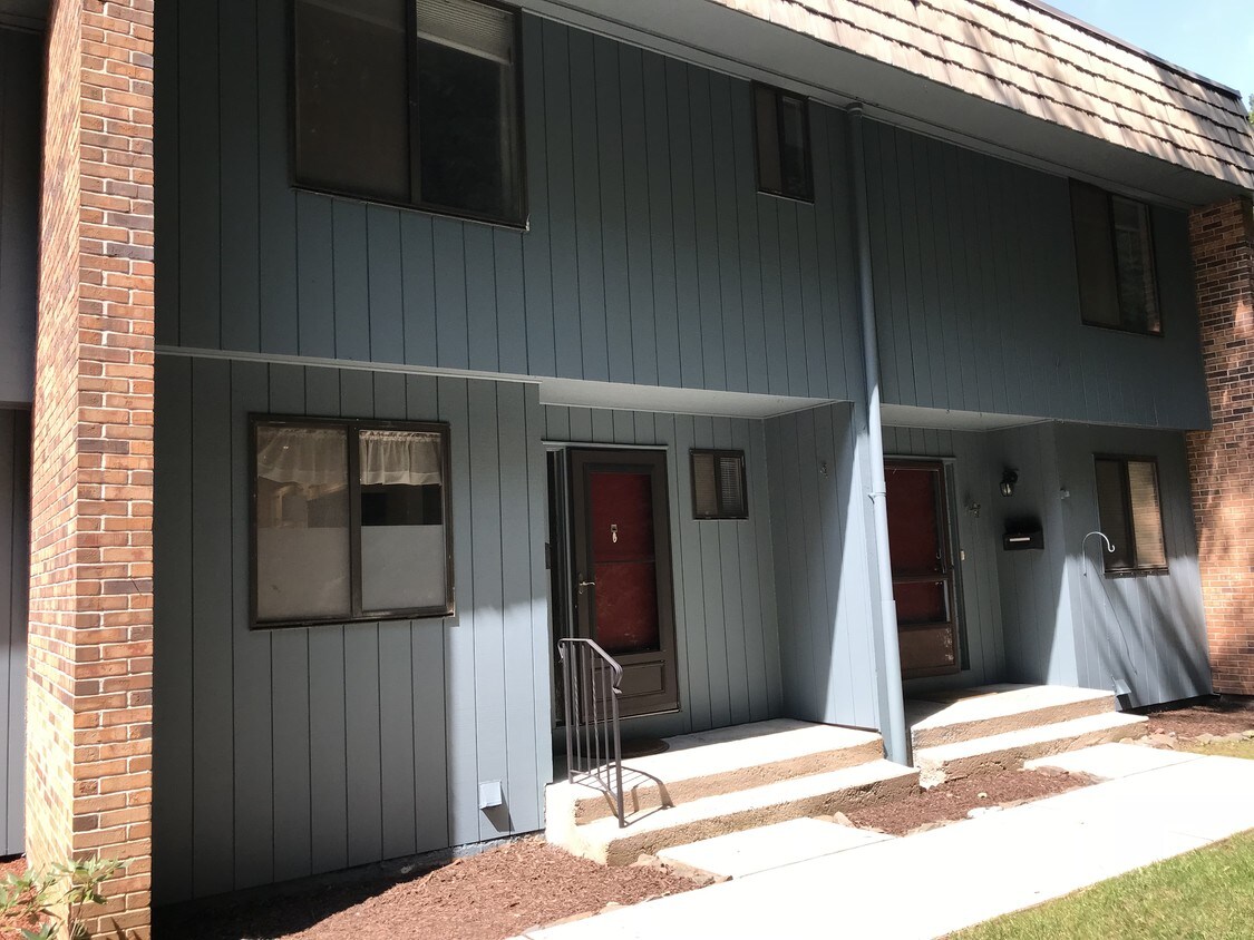 15 Debra Ct, Cromwell, CT 06416 Townhome Rentals in Cromwell CT