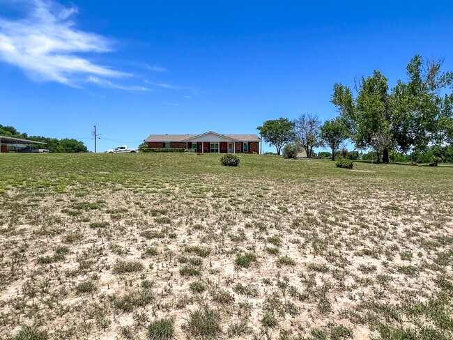 Foto del edificio - 986 Lone Star Dr