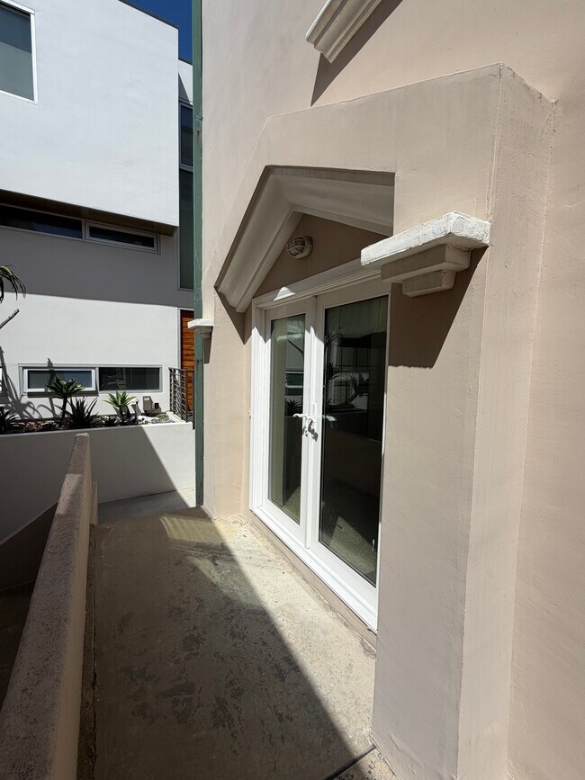 Foto del edificio - 3111 Bayview Dr