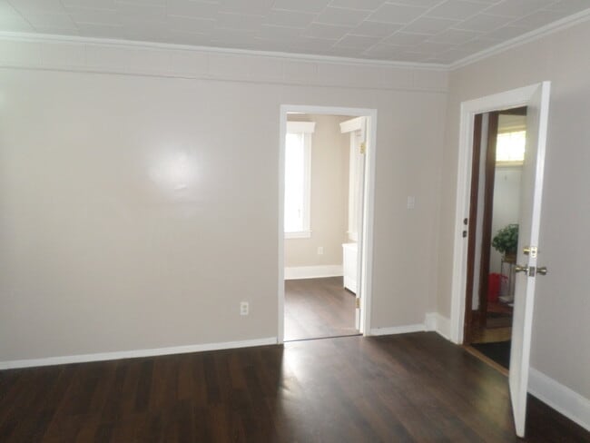 Foto del edificio - 241-25-225 Newhall Ave