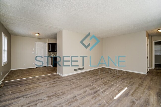 Building Photo - REDUCED! - Easter Special !!