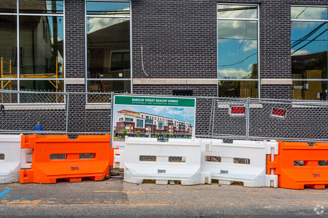 Sign - Barclay Place Apartments