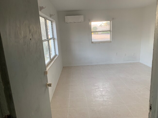 Foto del edificio - 2035 Jo an Dr