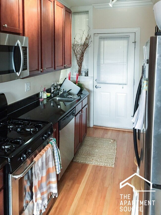 Foto del edificio - 4865 N Hermitage Ave