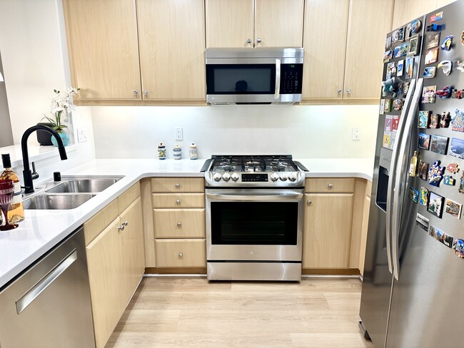 Kitchen - 3733 Egret Ln