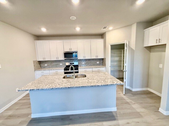 Foto del edificio - 2288 Clf Spgs Dr