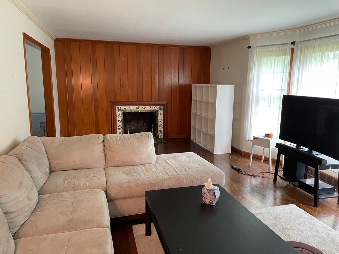 2364 Loyola Rd, University Heights, OH 44118 House Rental in