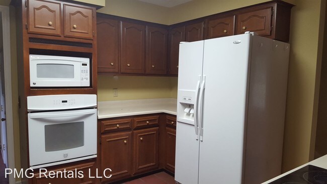Building Photo - 3 br, 2 bath Room For Rent - 401 Peg Wen