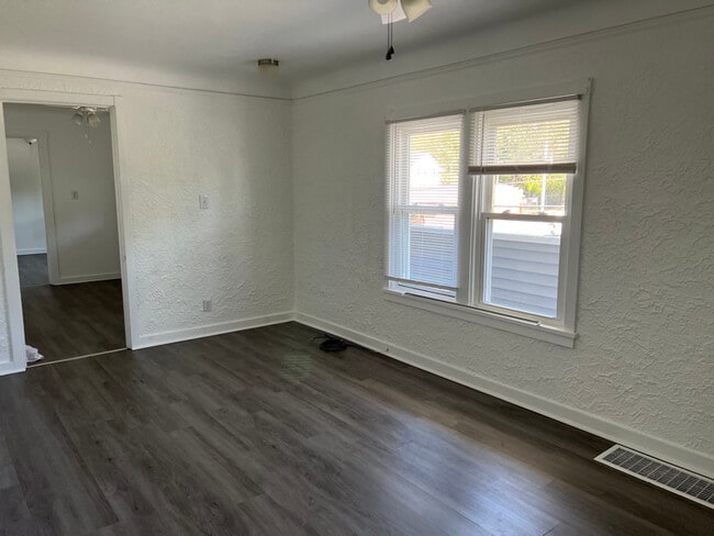 Foto del edificio - 1300 Stewart St