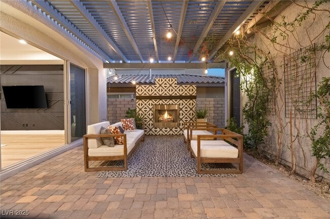 Building Photo - 258 Castellari Dr