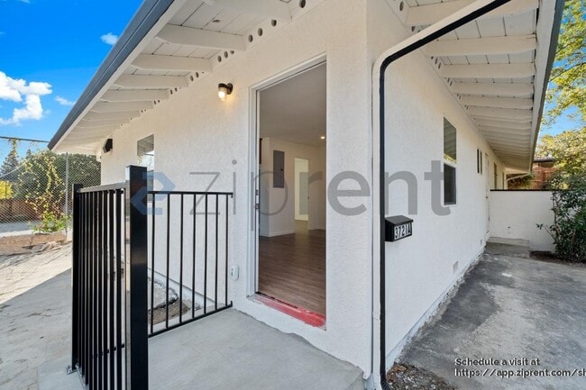 Building Photo - 3721 Northridge Dr