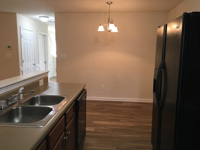 Foto del edificio - RENT SPECIAL!! Half off 1st months' rent i...