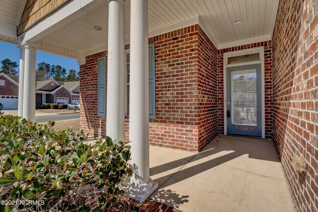 Building Photo - 1302 Suncrest Way
