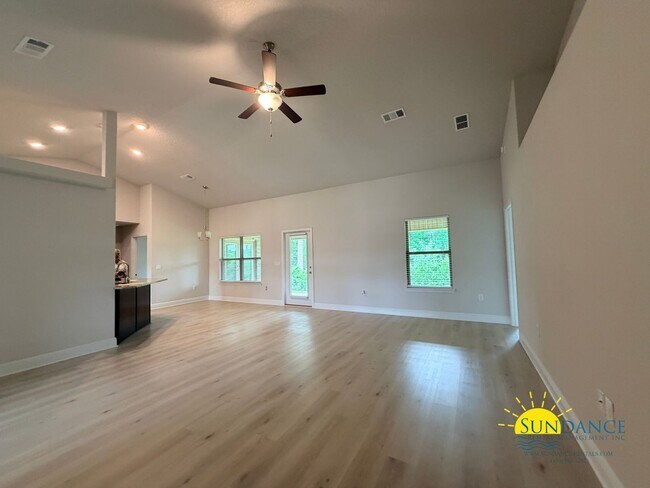 Foto del edificio - Beautiful 4-Bedroom Home in Quiet Crestview Cul-de-Sac!