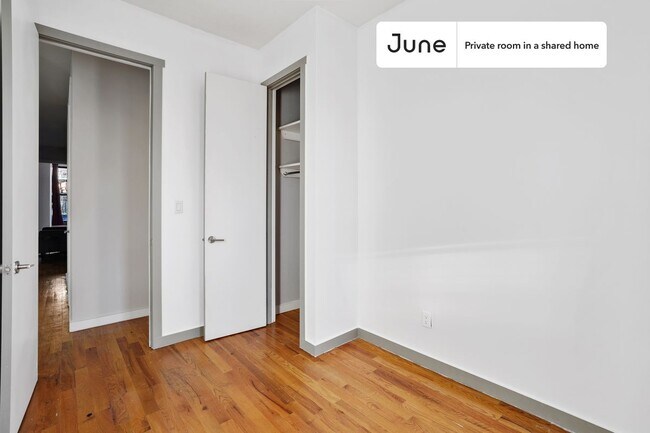 Foto del edificio - Private bedroom in 4 bed/1.5 bath Home