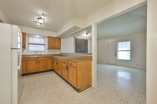Building Photo - 10908 Beaulaine Pl