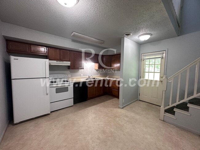 Building Photo - 15986-4 Arrowhead Road-