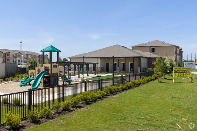 Building Photo - Northpark Garden Villas