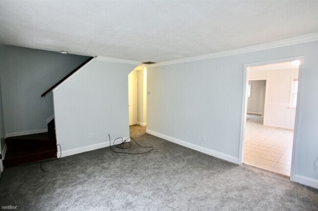 Building Photo - 4 br, 1.5 bath House - 14025 Leonard Ave