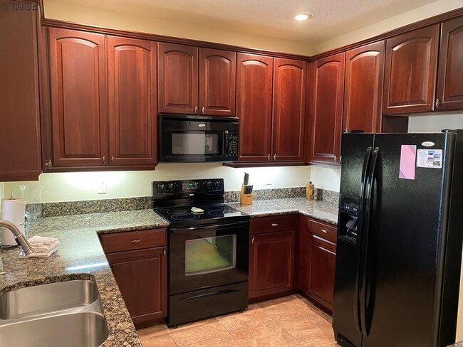 Building Photo - 115 Riverview Bend S