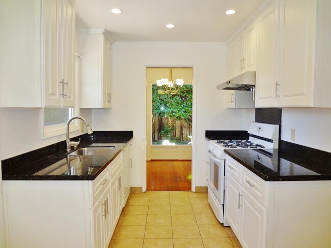 Building Photo - 442 E Ferndale Ave