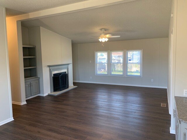 Photo - WANNAMAKER 3BR/2BA COMPLETELY UPDATED AVAILABLE NOW! House