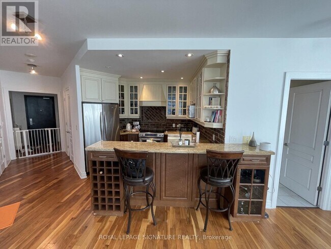 Photo du bâtiment - 90 Absolute Ave