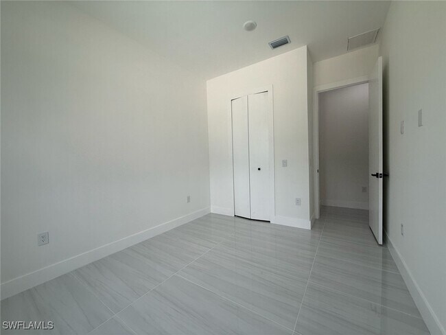 Building Photo - 1549 NW 26th Pl