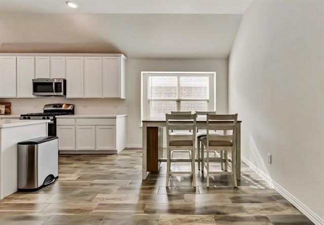 Foto del edificio - 814 Bluewood St