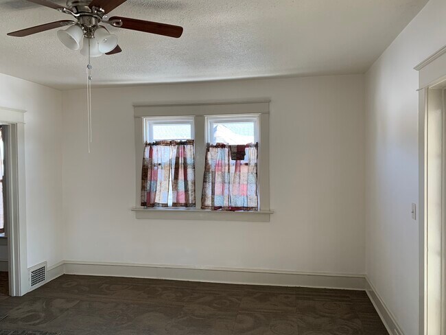 Living room - 130 East 32nd Street