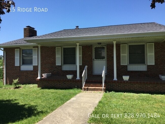 Building Photo - 715 Ridge Rd