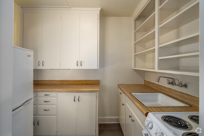 1BR, 1BA - 600SF - Kitchen - John Wallace Apartments