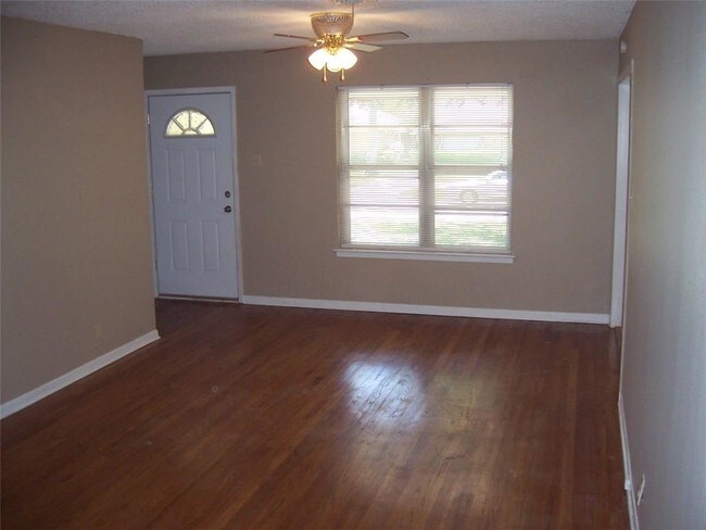 Building Photo - 6453 Lontos Dr