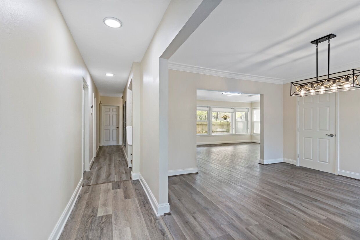 Building Photo - 2530 Wordsworth St