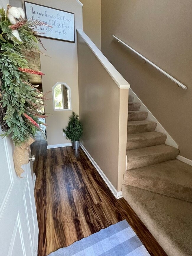 Building Photo - 404 Sandy Oak Dr