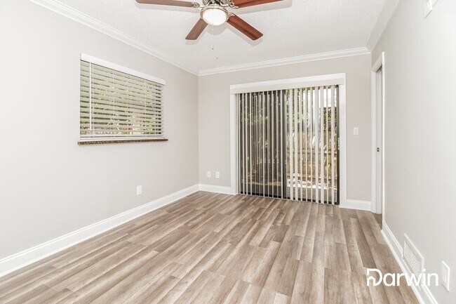 Foto del edificio - 7347 Fieldcrest Ave