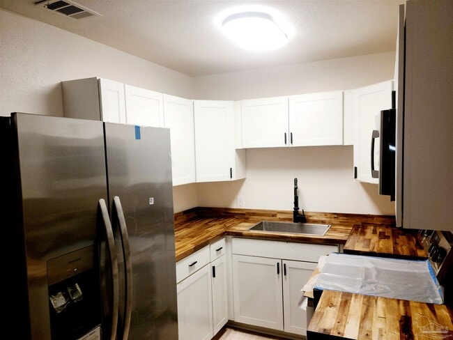 Building Photo - 207 Hart Dr