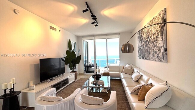 Building Photo - 15901 Collins Ave
