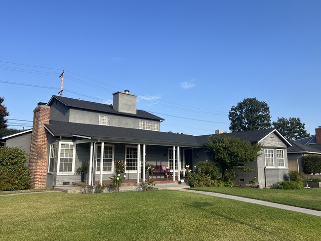 Building Photo - 470 Segovia Ave