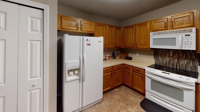 Building Photo - 6112 Maggies Cir