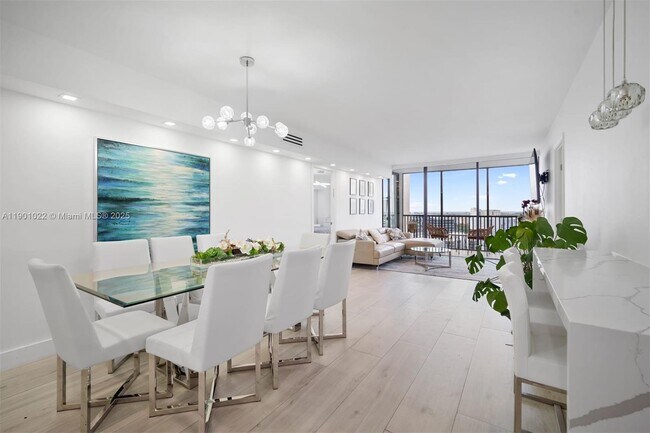 Foto del edificio - 20301 W Country Club Dr