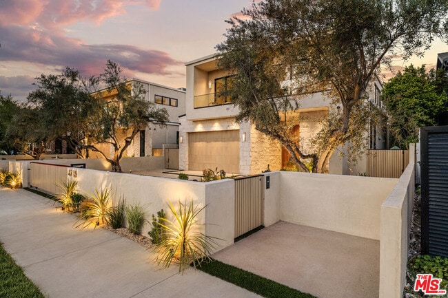 Building Photo - 4718 Lemona Ave