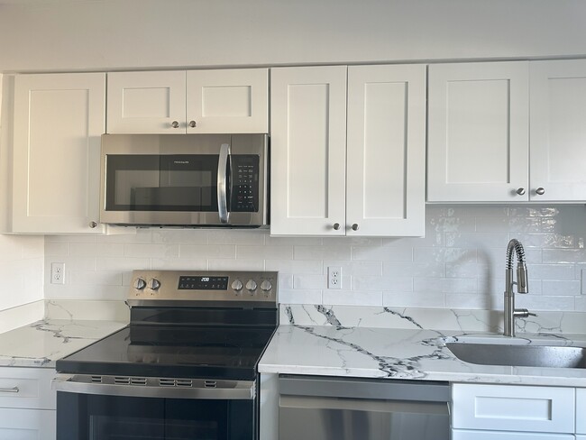 Foto del edificio - 8704 Ditmars Ct