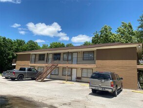 Building Photo - 115 Kelly St