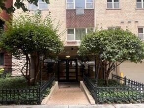 Building Photo - 420 W Aldine Ave