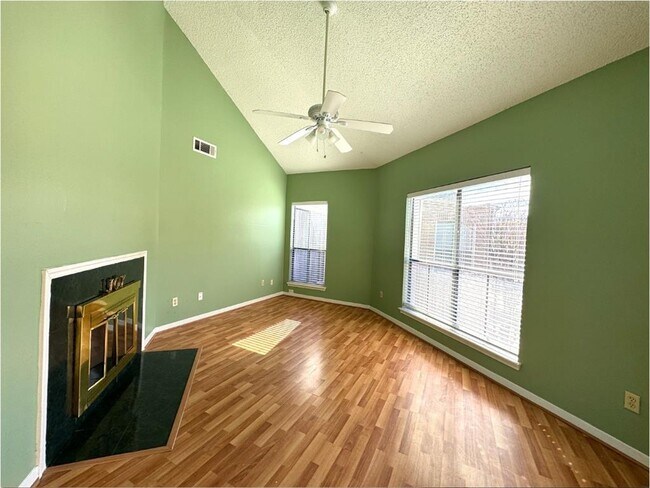 Building Photo - 10110 Waterstone Dr