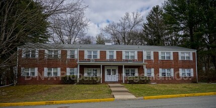 Building Photo - 404 Woodcliff Ave