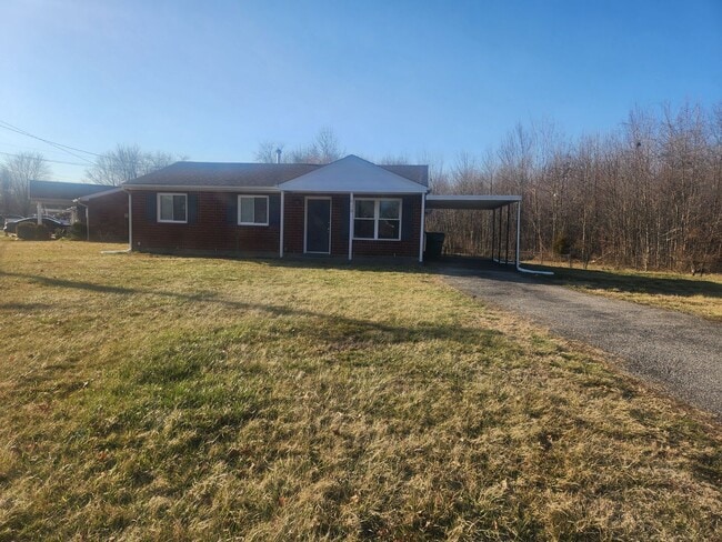 Building Photo - Spacious home on a corner lot with a large...