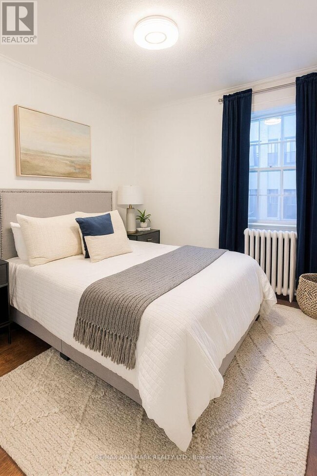 Photo du bâtiment - 1616A Bloor St