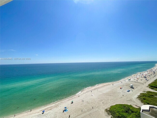 Foto del edificio - 15701 Collins Ave